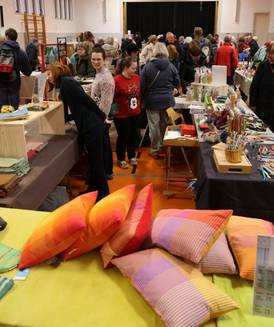 Adventsmarkt 2025 - bunte Handwebwaren - Kissen Adventsmarkt 2025 - bunte Handwebwaren - Kissen