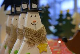 Adventsmarkt 2025 – Schneemänner aus Holz Adventsmarkt 2025 – Schneemänner aus Holz