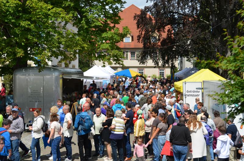  Info-Stände und Pavillons auf dem Jahresfest im Hof der Diakonie Stetten aus der Vogelperspektive